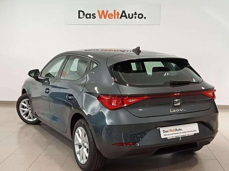 Usado Seat Leon Style 116 CV (85 kW) 2024 Gris Utilitario