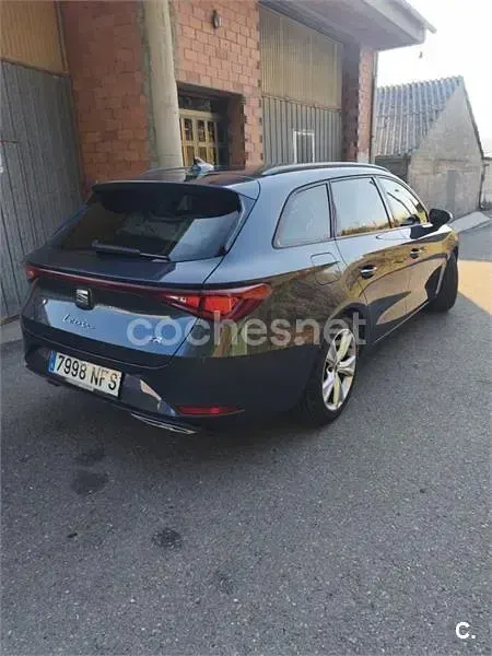 Usado Seat Leon FR 150 CV (110 kW) 2023 Negro Familiar