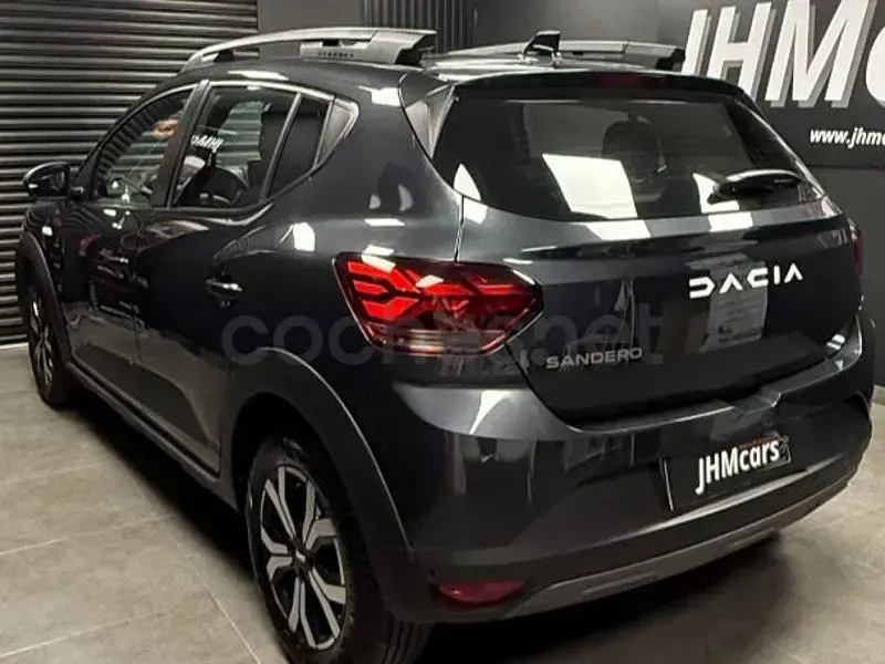 Usado Dacia Sandero Extreme 110 CV (80 kW) 2023 Gris / plata Berlina