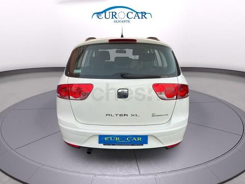 Usado Seat Altea XL Style 105 CV (77 kW) 2011 Blanco Monovolumen