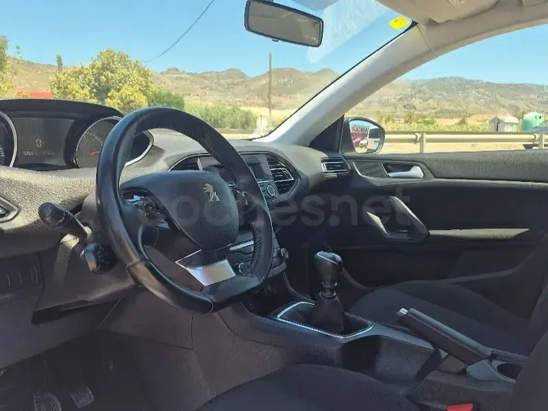 Usado Peugeot 308 Access 100 CV (73 kW) 2020 Blanco Berlina