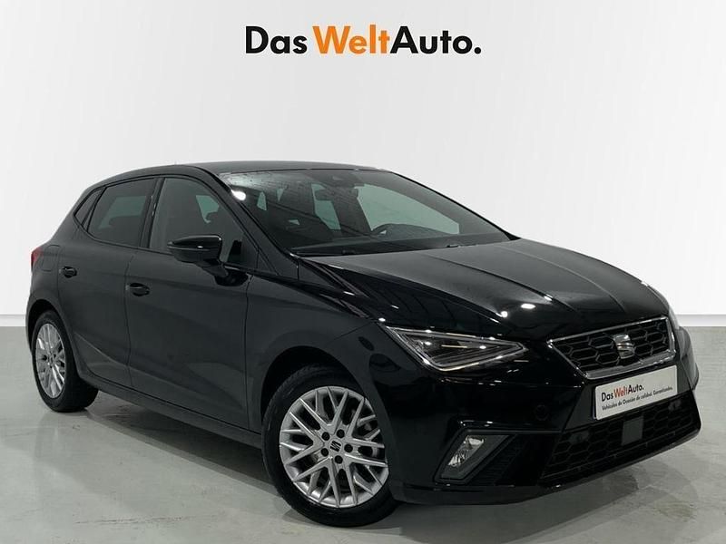 Usado Seat Ibiza FR 115 CV (84 kW) 2025 Negro Utilitario