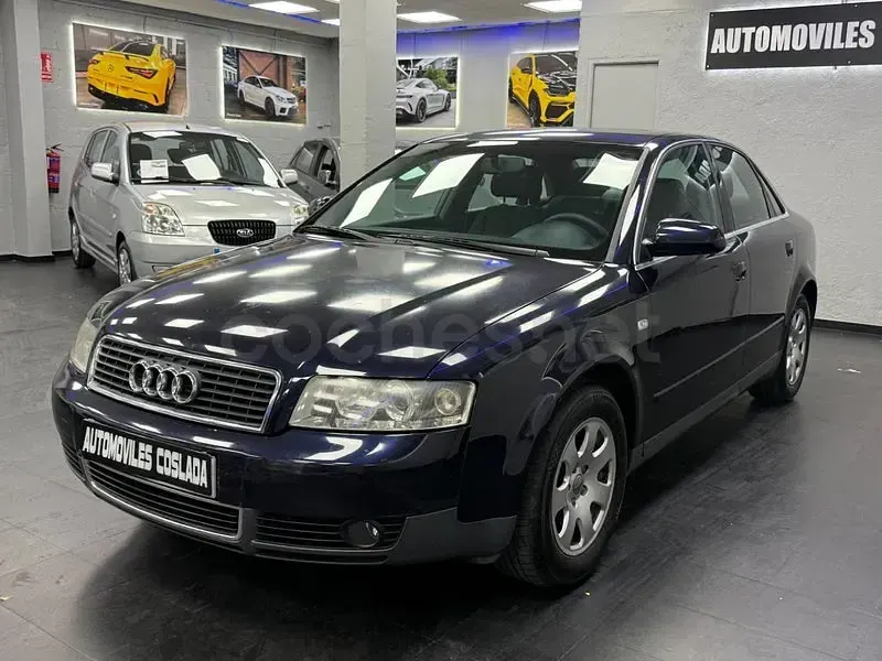 Usado Audi A4 130 CV (95 kW) 2004 Gris / plata Berlina