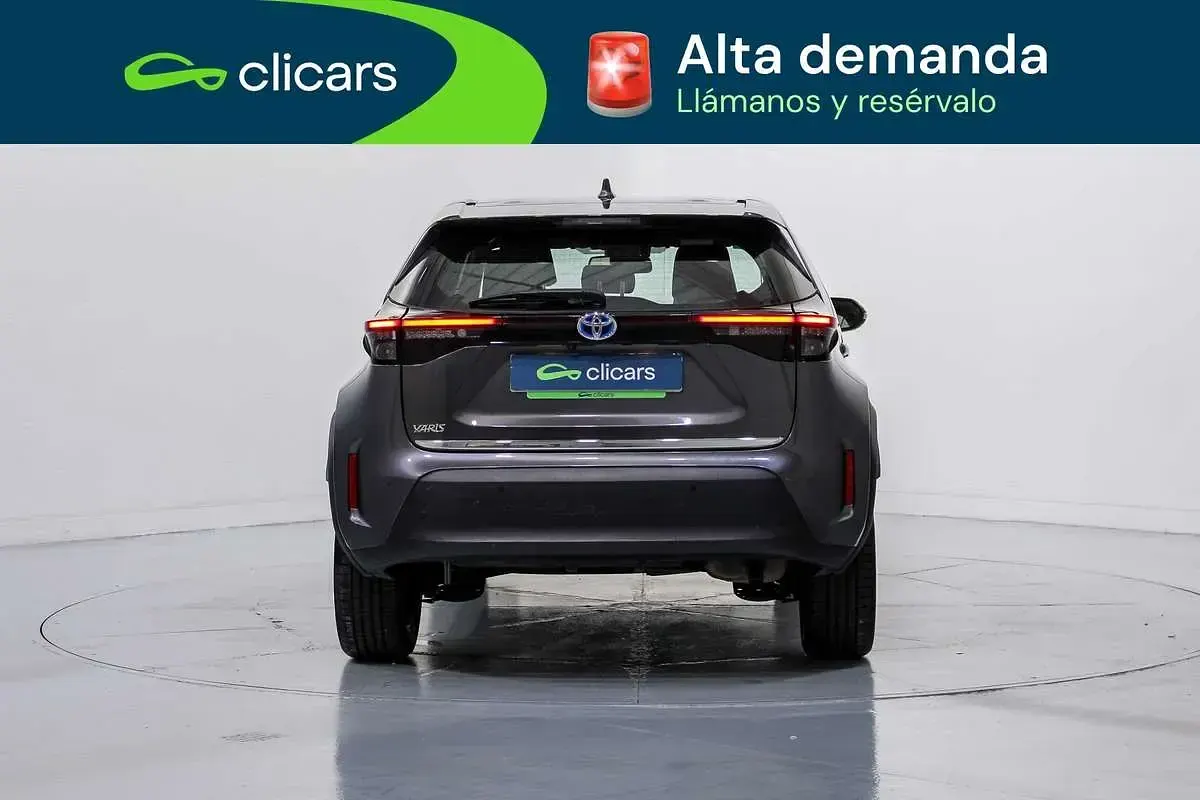Usado Toyota Yaris Cross Style 91 CV (66 kW) 2022 Gris SUV