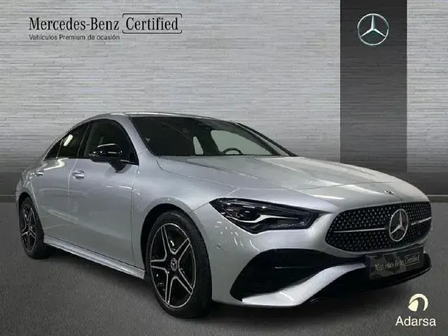 Usado Mercedes CLA220 190 CV (139 kW) 2025 Gris / plata Berlina