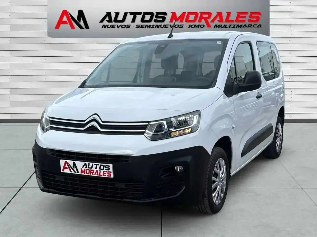 Begagnad Citroën Berlingo Live 102 HK (75 kW) 2023 Vit Minibuss