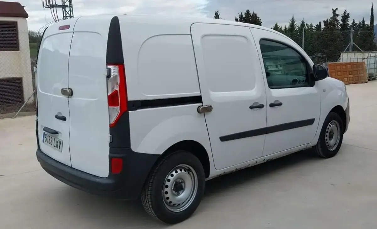 Usado Renault Kangoo 80 CV (58 kW) 2020 Blanco Monovolumen