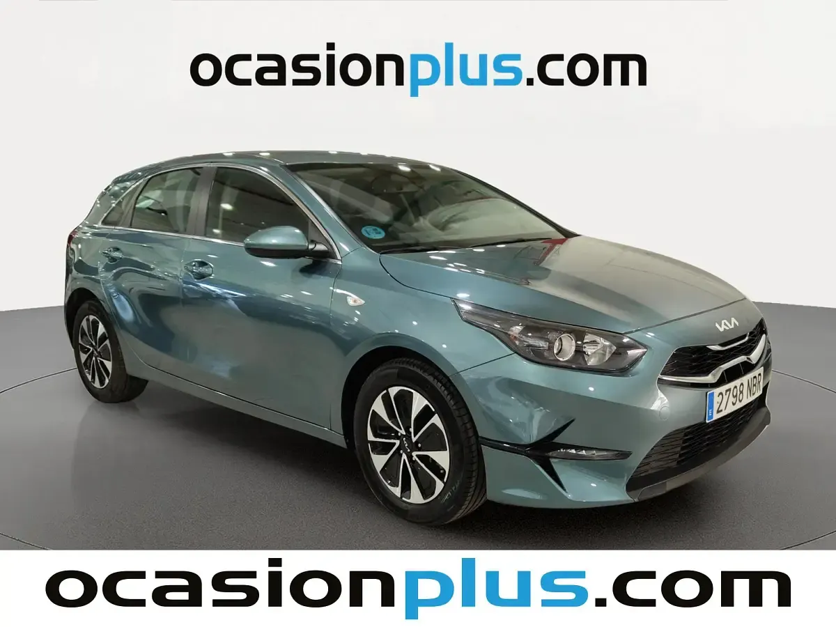 Usado Kia Ceed 101 CV (74 kW) 2025 Gris Utilitario