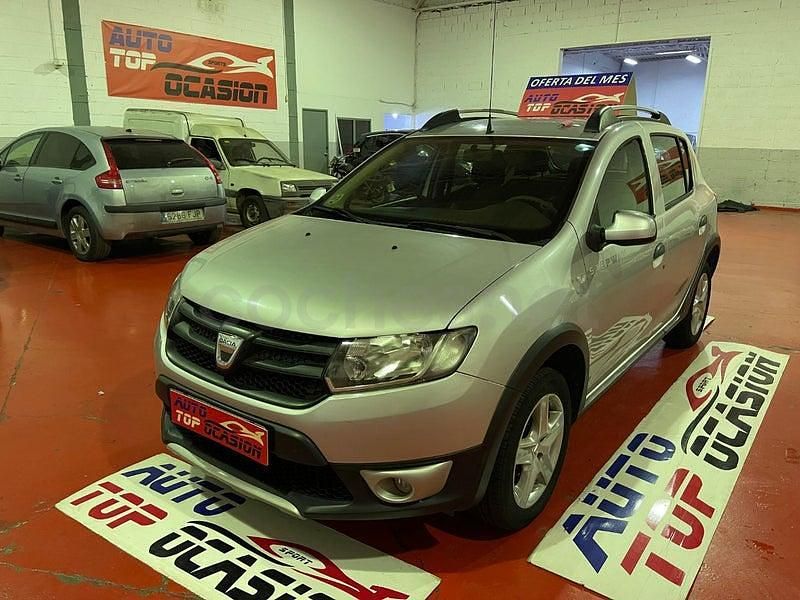 Gris / plata Usado 2014 Dacia Sandero Stepway Berlina | 7999 € (Un poco caro) - Imagen 1/4
