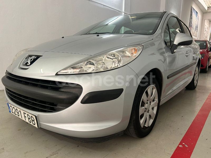 Gris / plata Usado 2006 Peugeot 207 Berlina | 5490 € (Un poco caro) - Imagen 1/4
