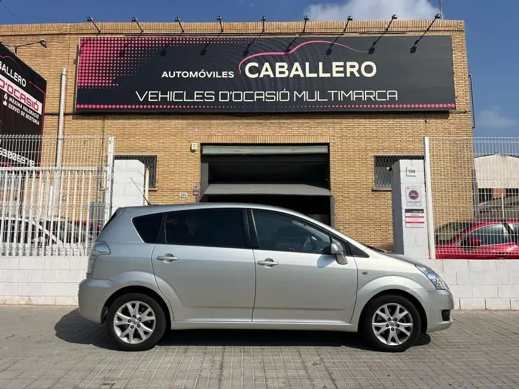 Usado Toyota Corolla Verso Luna 129 CV (94 kW) 2008 Beige Monovolumen