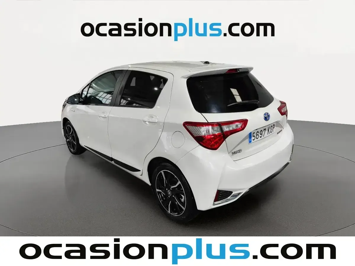 Usado Toyota Yaris Hybrid Active 100 CV (73 kW) 2018 Blanco
