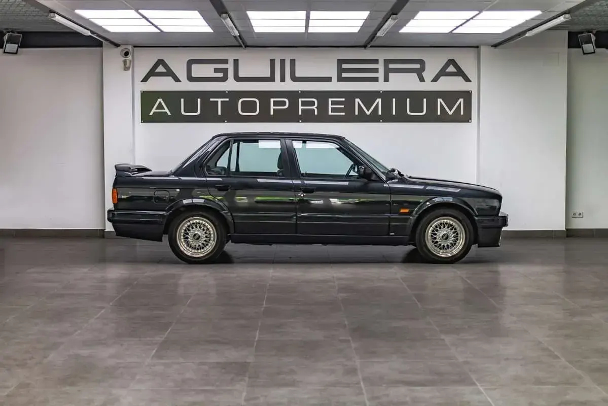 Usado BMW 320 Shadowline 129 HP (94 kW) 1989 Preto Sedan