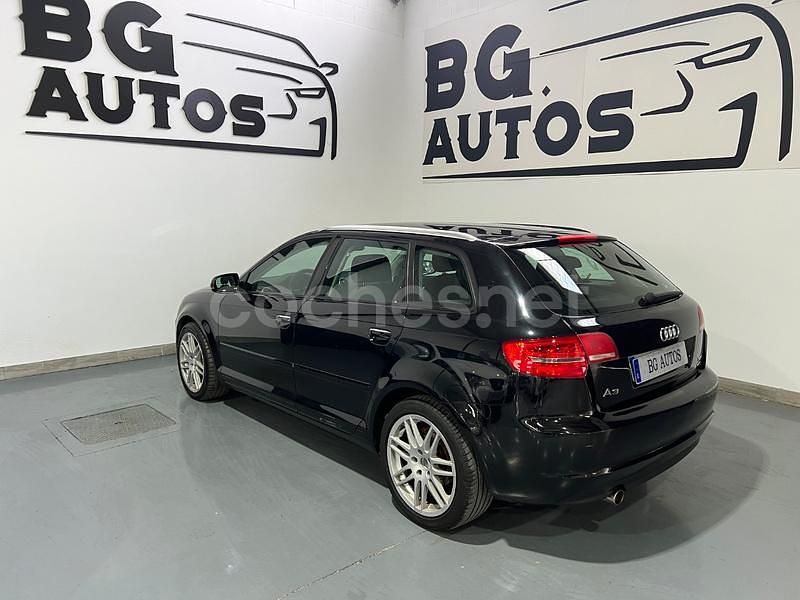 Usado Audi A3 Attraction 105 CV (77 kW) 2010 Azul Berlina