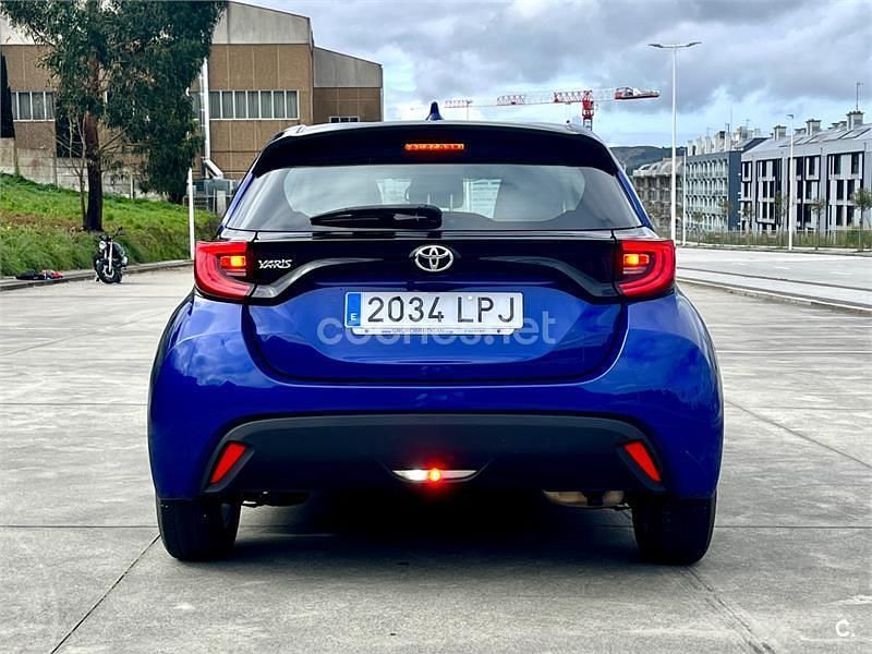 Usado Toyota Yaris 125 CV (91 kW) 2021 Azul Utilitario