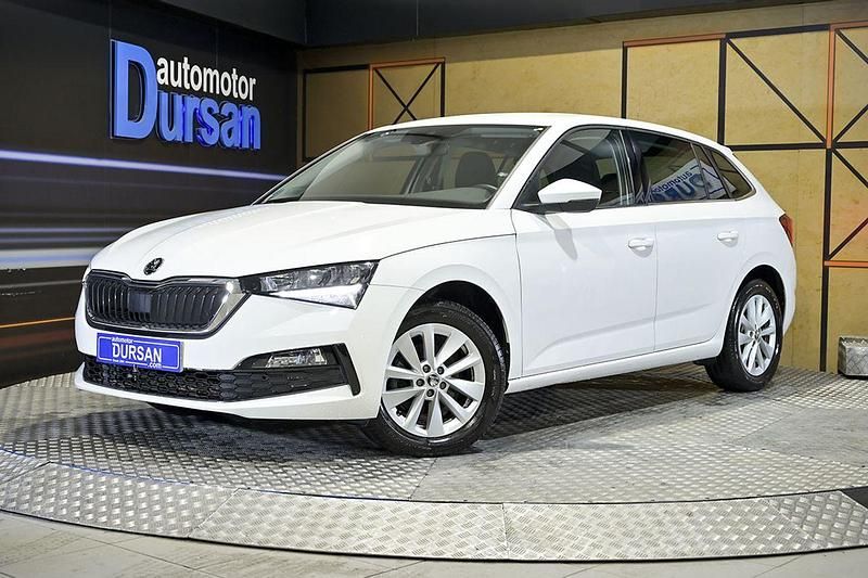 Usado Skoda Scala Ambition 110 CV (80 kW) 2023 Blanco Utilitario