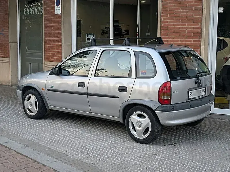 Usado Opel Corsa 65 CV (47 kW) 1999 Gris / plata Berlina