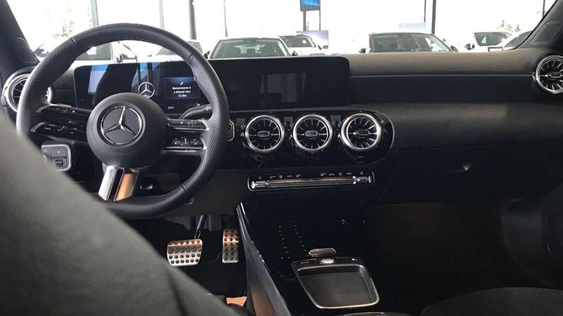 Usado Mercedes A250 218 CV (160 kW) 2024 Berlina