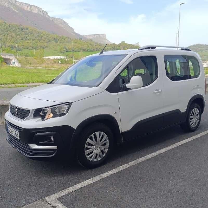 Usado Peugeot Rifter Access 100 CV (73 kW) 2019 Blanco Monovolumen