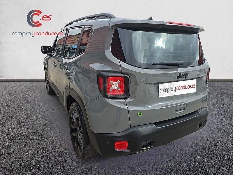 Usado Jeep Renegade Night Eagle 130 CV (95 kW) 2022 Gris / plata SUV