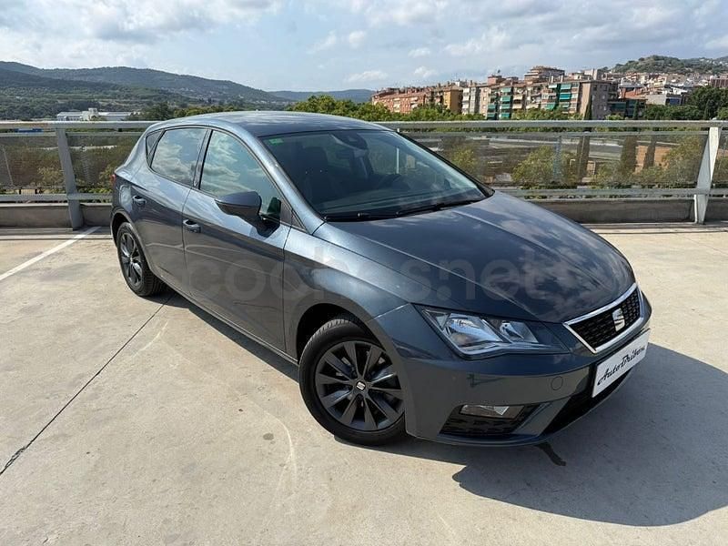 Usado Seat Leon Style 115 CV (84 kW) 2020 Gris / plata Berlina