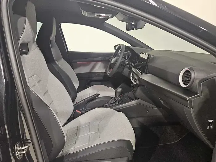 Usado Seat Ibiza FR 115 CV (84 kW) 2026 Negro Utilitario