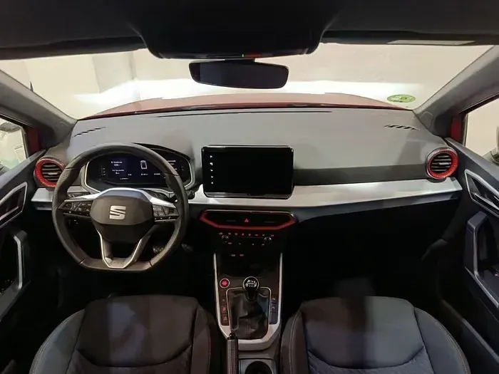 Usado Seat Arona FR 116 CV (85 kW) 2025 Rojo SUV