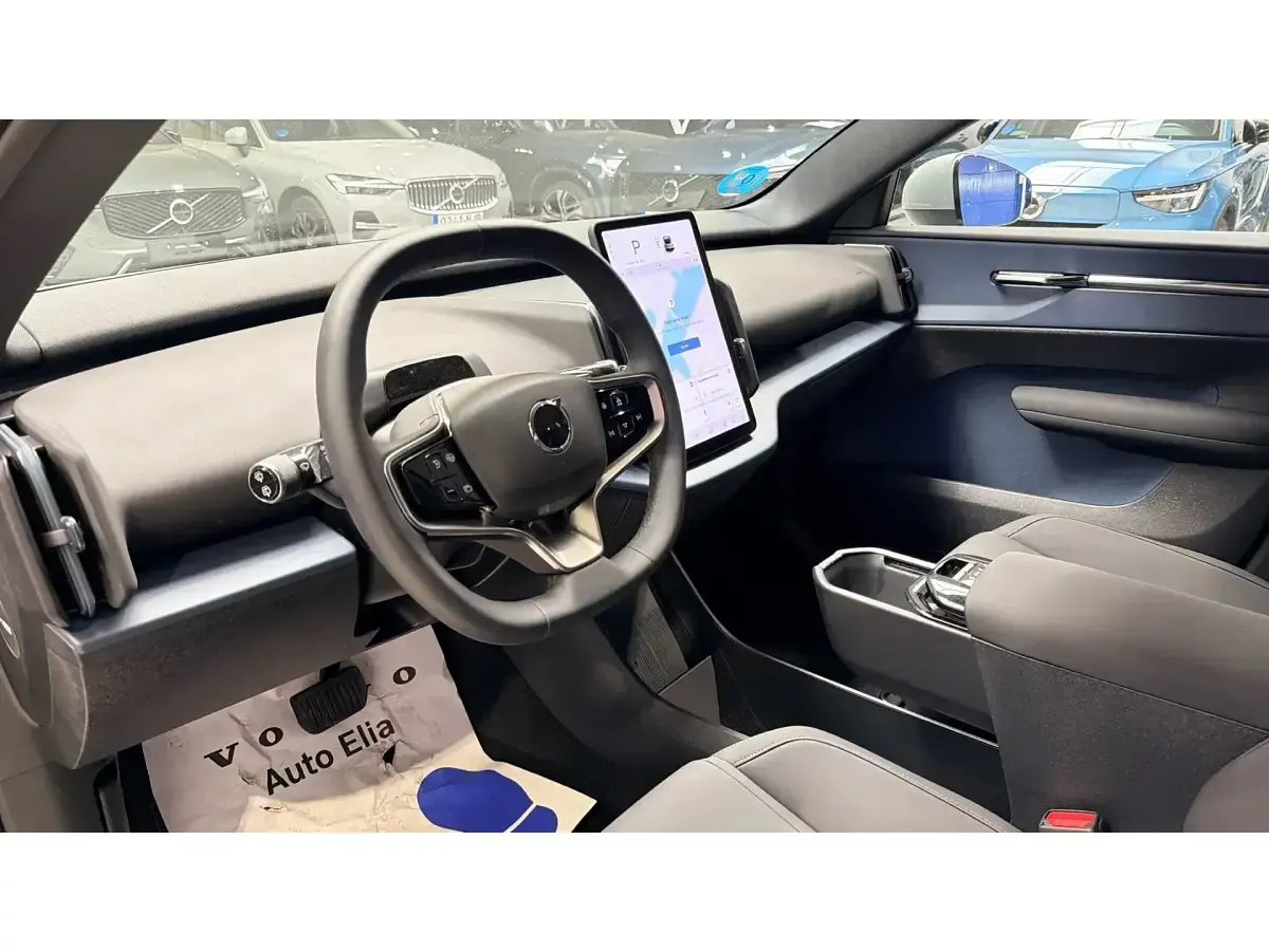 Usado Volvo EX30 Core 200 kW (272 CV) 2025 Gris SUV