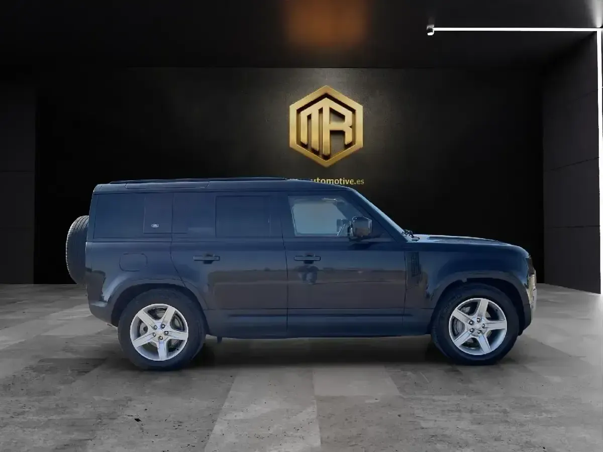 Usado Land Rover Defender SE 404 CV (297 kW) 2023 Negro SUV