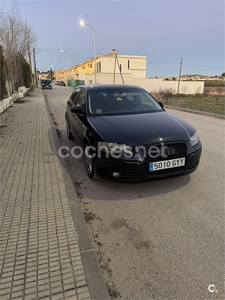 Negro Usado 2010 Audi A3 Attraction Berlina | 5400 € (Super precio) - Imagen 1/4
