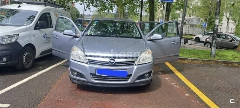 Usado Opel Astra Cosmo 100 CV (73 kW) 2009 Gris / plata Berlina