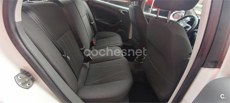 Usado Seat Ibiza Reference 90 CV (66 kW) 2012 Blanco Berlina