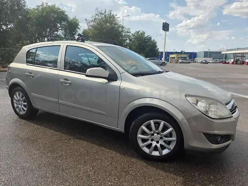 Usado Opel Astra Enjoy 100 CV (73 kW) 2007 Beige Berlina