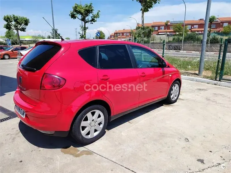 Usado Seat Altea Stylance 105 CV (77 kW) 2008 Rojo Monovolumen