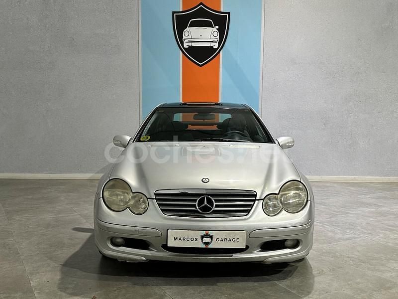 Usado Mercedes C180 129 CV (94 kW) 2002 Gris / plata Berlina