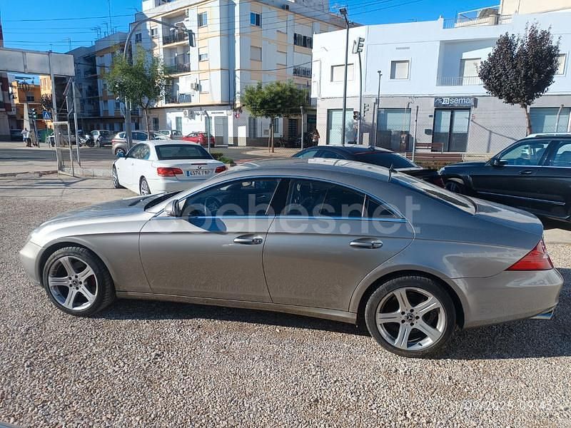 Usado Mercedes CLS500 388 CV (285 kW) 2007 Beige Berlina