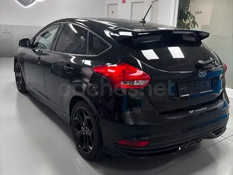 Usado Ford Focus ST 185 CV (136 kW) 2017 Negro Berlina