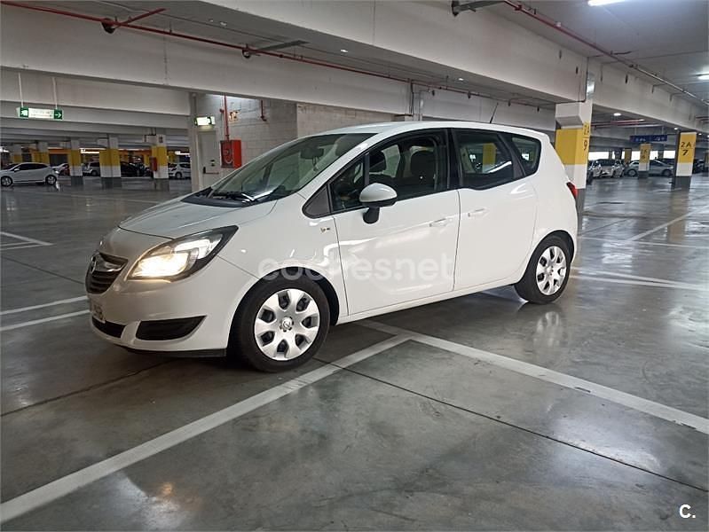 Blanco Usado 2015 Opel Zafira Tourer Selective Monovolumen | 6700 € (Super precio) - Imagen 1/4