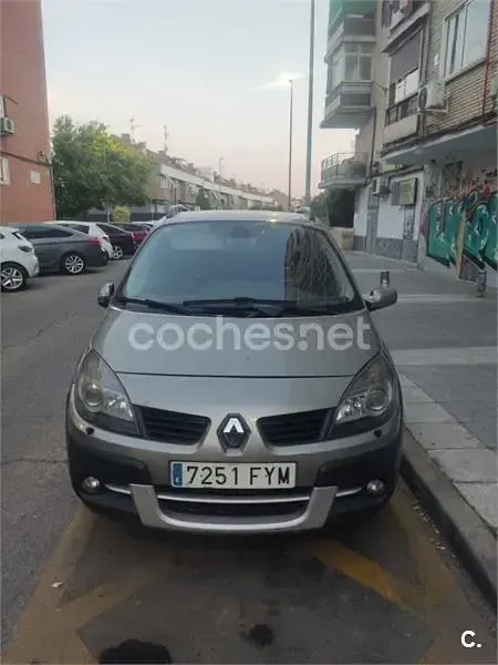 Usado Renault Scenic E-Tech Dynamique 130 CV (95 kW) 2008 Gris / plata Monovolumen