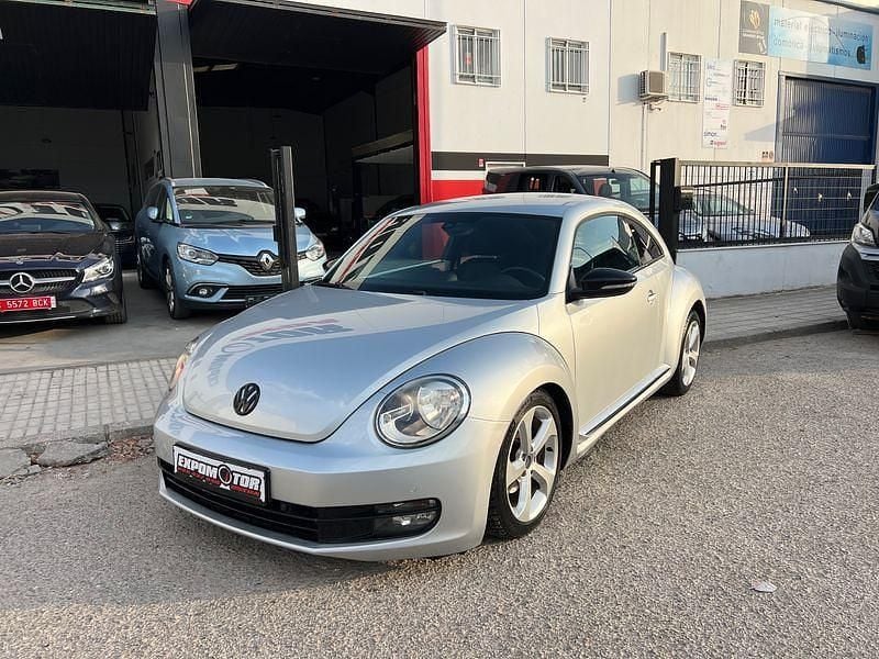 Usado VW Beetle Design 105 CV (77 kW) 2013 Gris Utilitario
