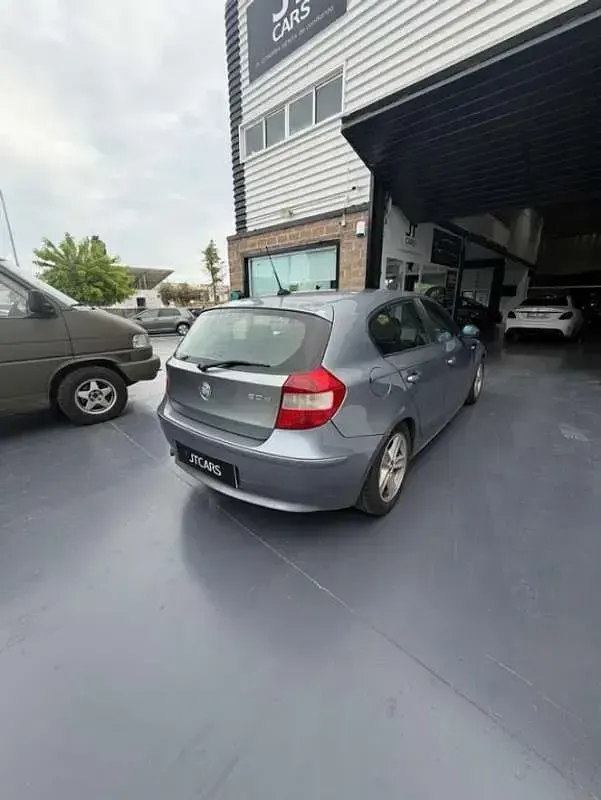 Usado BMW 120 163 CV (119 kW) 2004 Gris Utilitario
