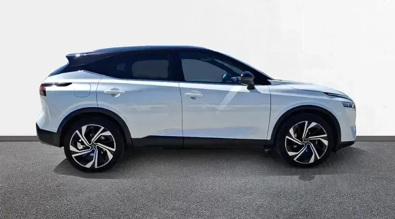 Usado Nissan Qashqai Tekna+ 158 CV (116 kW) 2022 Lunar white con techo midnight SUV