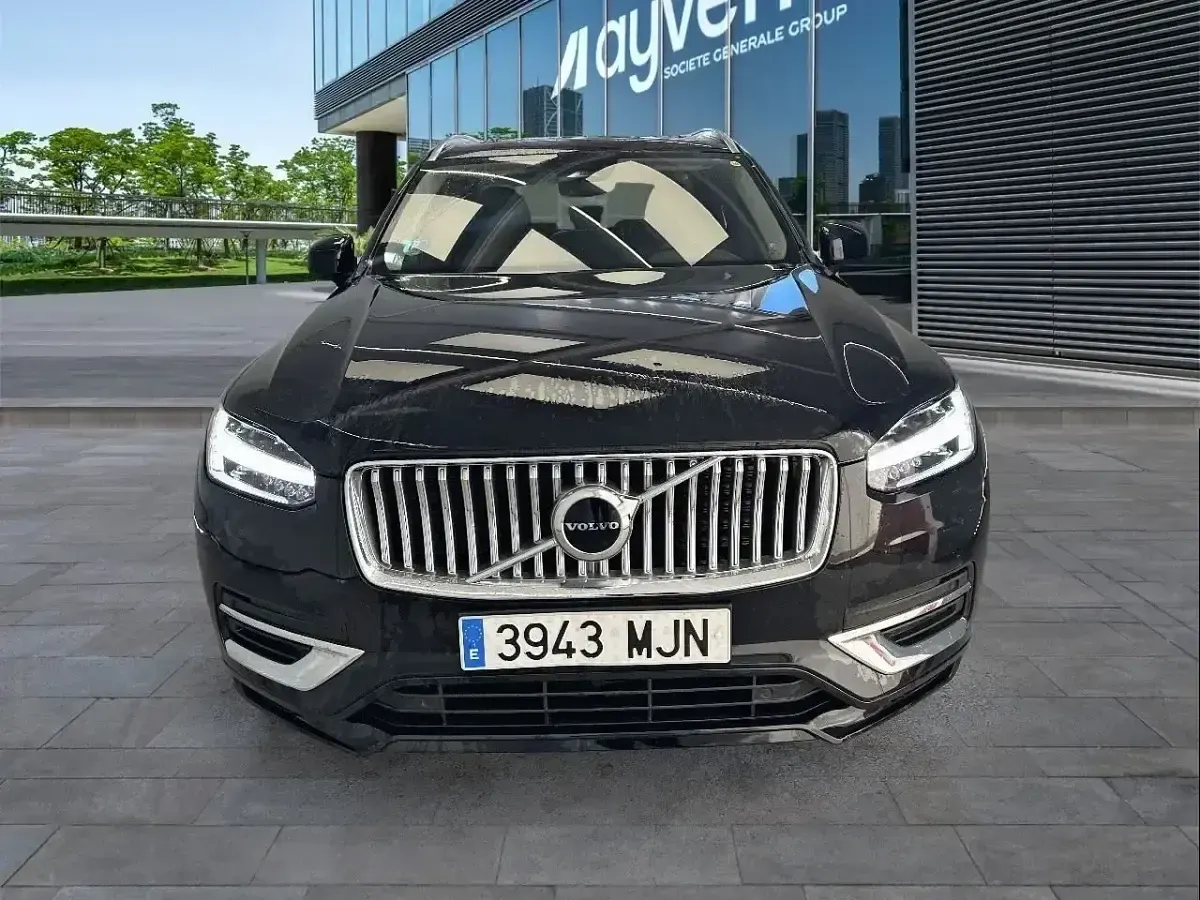 Käytetty Volvo XC90 Plus 235 HP (172 kW) 2023 Musta Katumaasturi