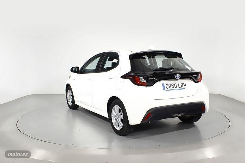Usado Toyota Yaris Business Edition 116 CV (85 kW) 2021 Blanco Berlina
