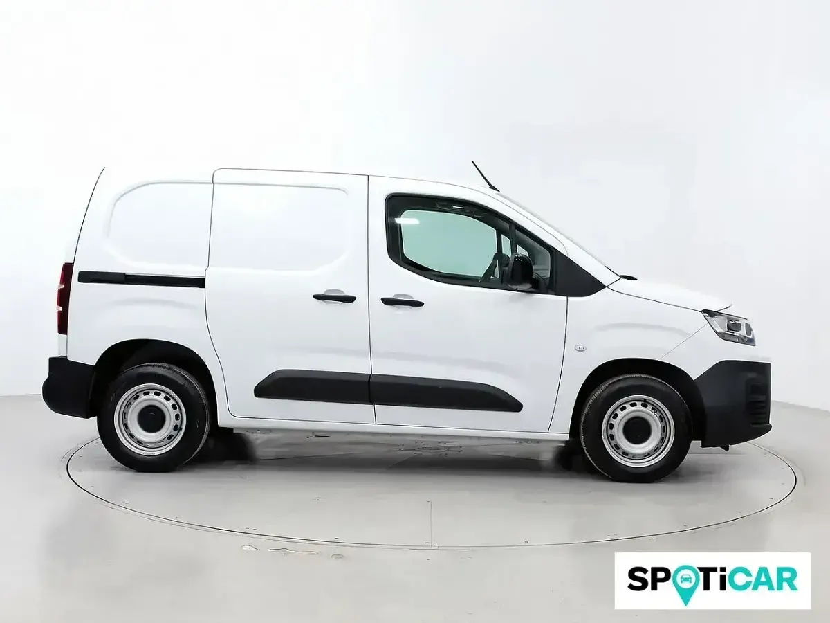 Usado Fiat Doblò 110 HP (80 kW) 2024 Branco Monovolume