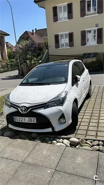 Usado Toyota Yaris Advance 99 CV (72 kW) 2015 Blanco Utilitario