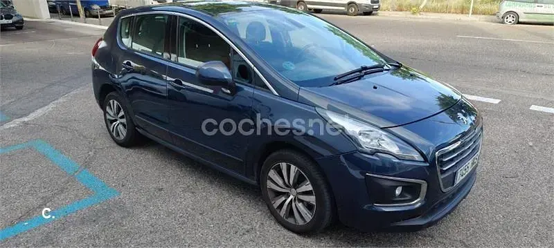 Usado Peugeot 3008 Active 120 CV (88 kW) 2014 Azul Familiar