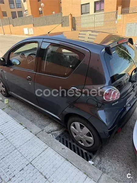 Usado Toyota Aygo 68 CV (50 kW) 2010 Negro Utilitario