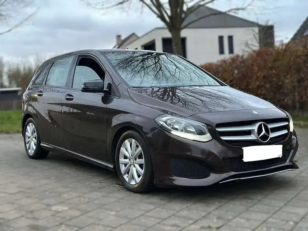 Usado Mercedes B180 109 CV (80 kW) 2015 Marrón Monovolumen