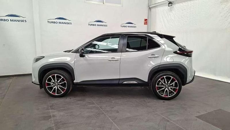 Usado Toyota Yaris Hybrid Sport 116 CV (85 kW) 2024 Gris Utilitario